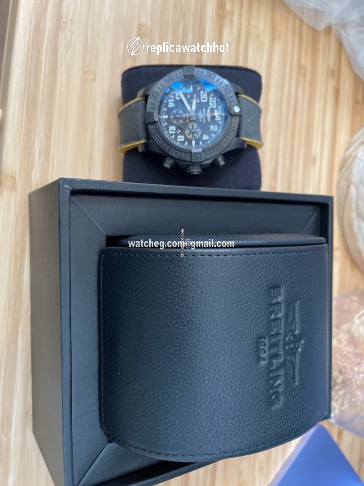 Breitling Avenger Hurricane Mens watch Unisex Automatic Steel XB1210E4 BE89 257S X20D.4 2
