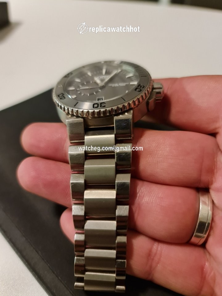 Oris Aquis Titan Mens watch Unisex Automatic Titanium 01 743 7664 7253-07 8 26 75PEB 2