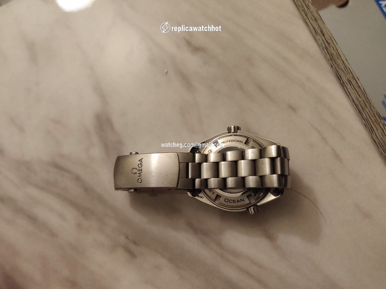 Omega Seamaster Planet Ocean Mens watch Unisex Automatic Titanium 232.90.38.20.03.001 2