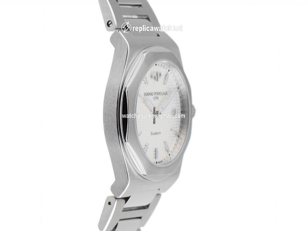 Girard Perregaux Laureato Mens watch Unisex Quartz Steel 80189-11-131-11A 2