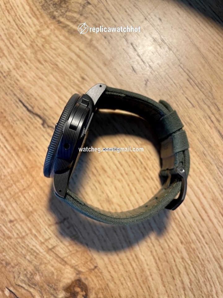 Panerai Mens watch Unisex Automatic Carbon PAM 00979 PAM 979 2