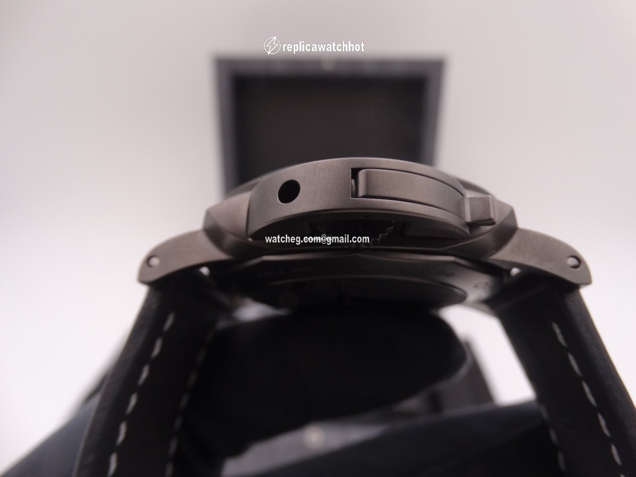 Panerai Luminor GMT Automatic Mens watch Unisex Automatic Titanium PAM 01036 2