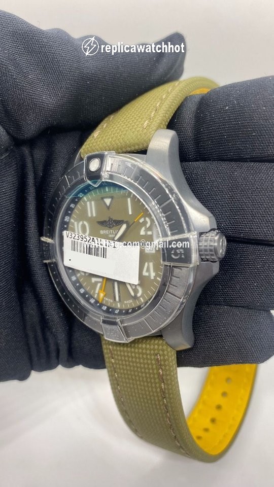 Breitling Avenger Mens watch Unisex Automatic Titanium V323952A1L1X1 2