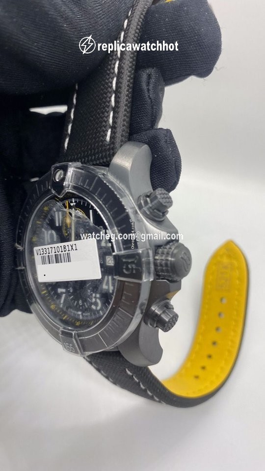 Breitling Avenger Mens watch Unisex Automatic Titanium V13317101B1X1 2