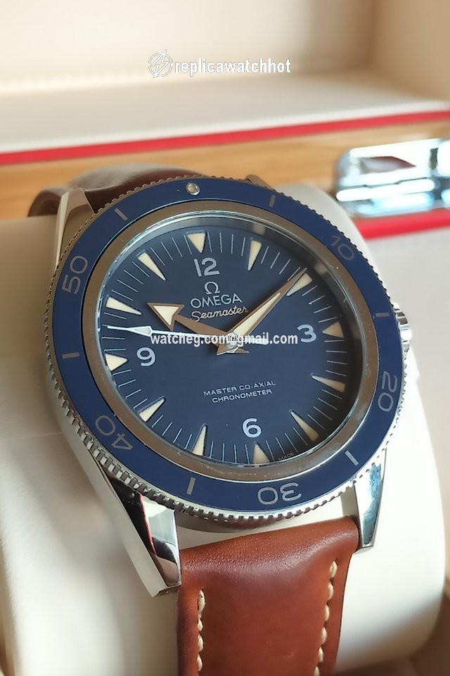 Omega Seamaster 300 Mens watch Unisex Automatic Titanium 233.92.41.21.03.001 2