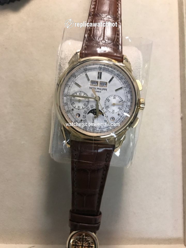 Patek Philippe Perpetual Calendar Chronograph Mens watch Unisex Manual winding Yellow gold 5270J-001 2