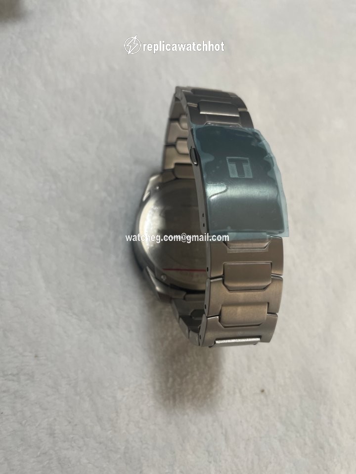 Tissot T-Touch Expert Solar Mens watch Unisex Quartz Titanium T110.420.44.051.00 2