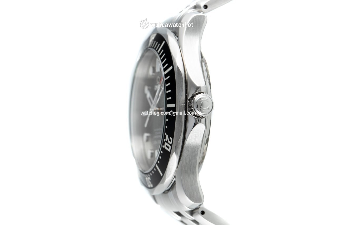 Omega Seamaster Diver 300 M Mens watch Unisex Automatic Steel 212.30.41.20.01.002 2