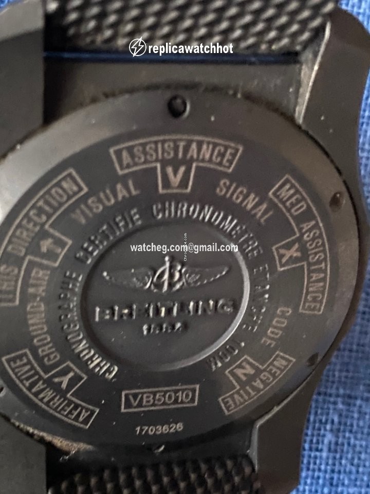 Breitling Cockpit B50 Mens watch Unisex Quartz Titanium VB501022.BD41.155S 2