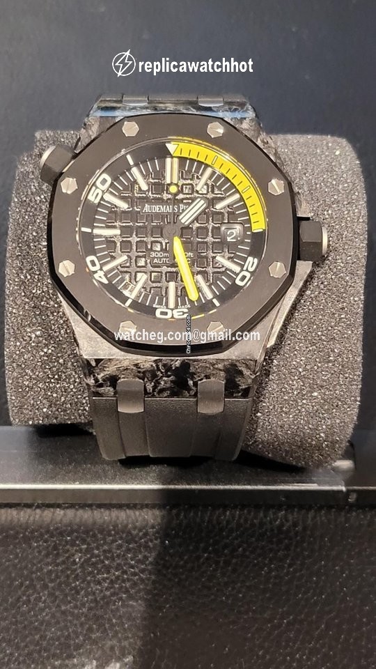 Audemars Piguet Royal Oak Offshore Diver Mens watch Unisex Automatic Carbon 15706AU.00.A002CA.01 2