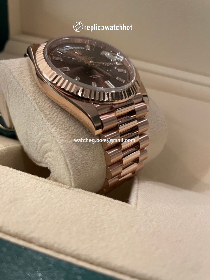 Rolex Day-Date 40 Mens watch Unisex Rose gold Automatic 228235 2