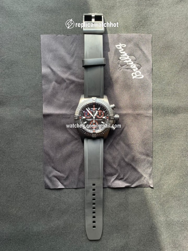 Breitling Avenger Seawolf Mens watch Unisex Quartz Steel M7339010 BA03 2