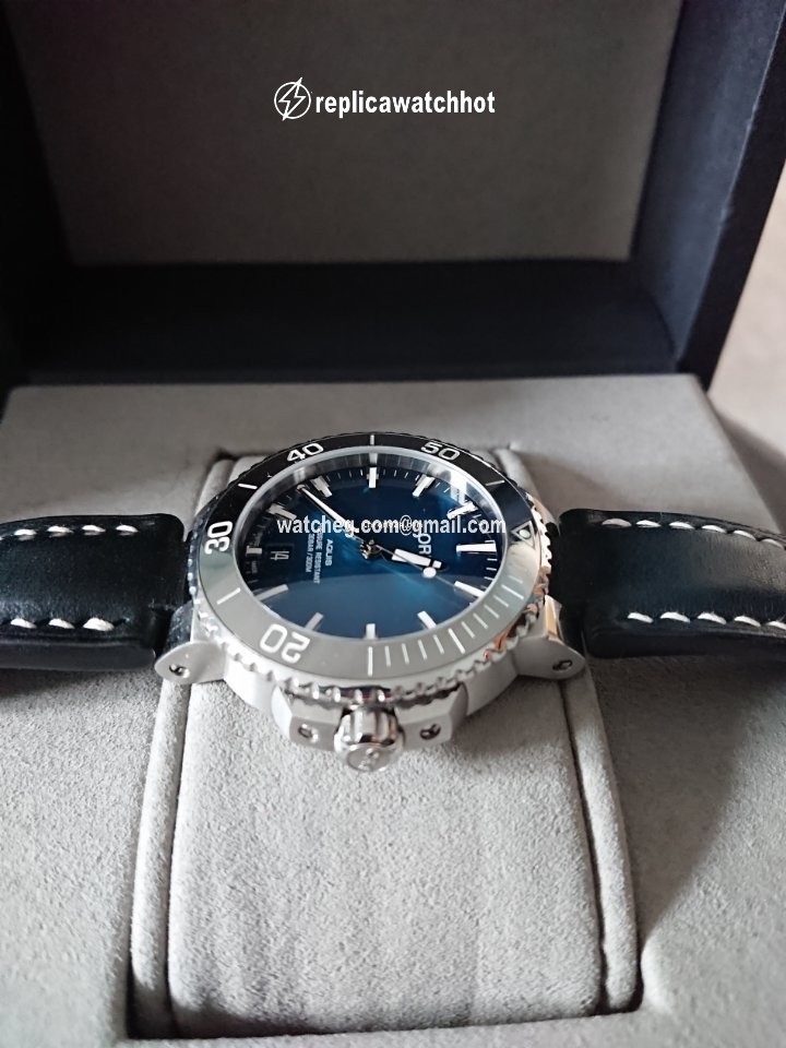Oris Aquis Date Mens watch Unisex Automatic Steel 01 733 7732 4155-07 8 21 05PEB 2