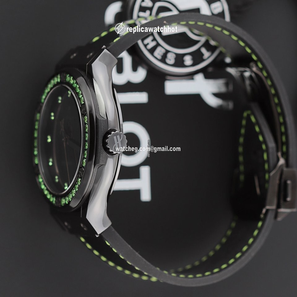 Hublot Classic Fusion 45, 42, 38, 33 mm Womens watch Automatic Ceramic 565.cx.1210.vr.1222 2