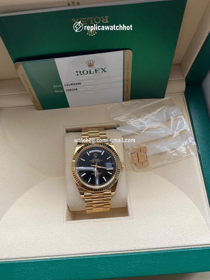 Rolex Day-Date 40 Mens watch Unisex Yellow gold Automatic 228238-0004 2