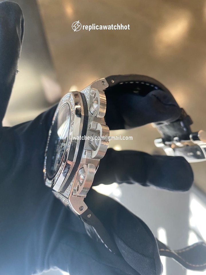 Audemars Piguet Royal Oak Offshore Chronograph Mens watch Unisex Automatic White gold 26215.BC.ZZ.A101CR.01 2