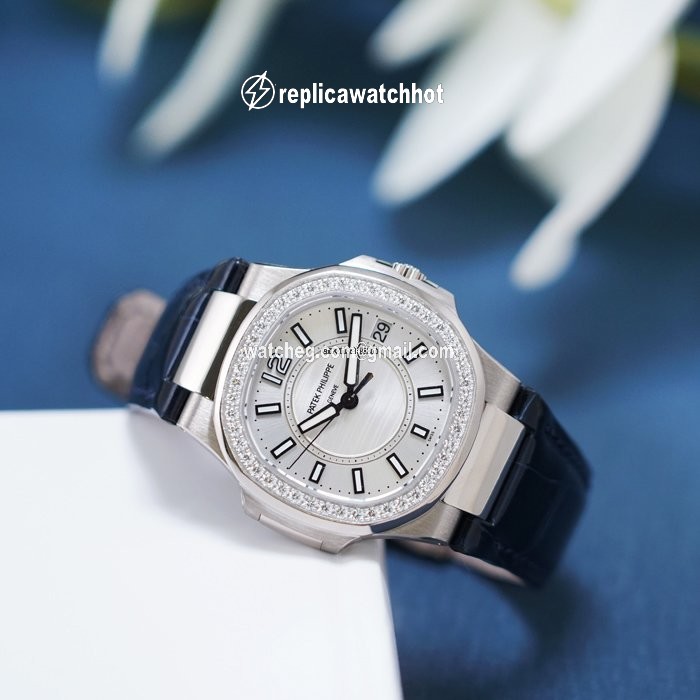 Patek Philippe Nautilus Quartz White gold 7010G-001 2