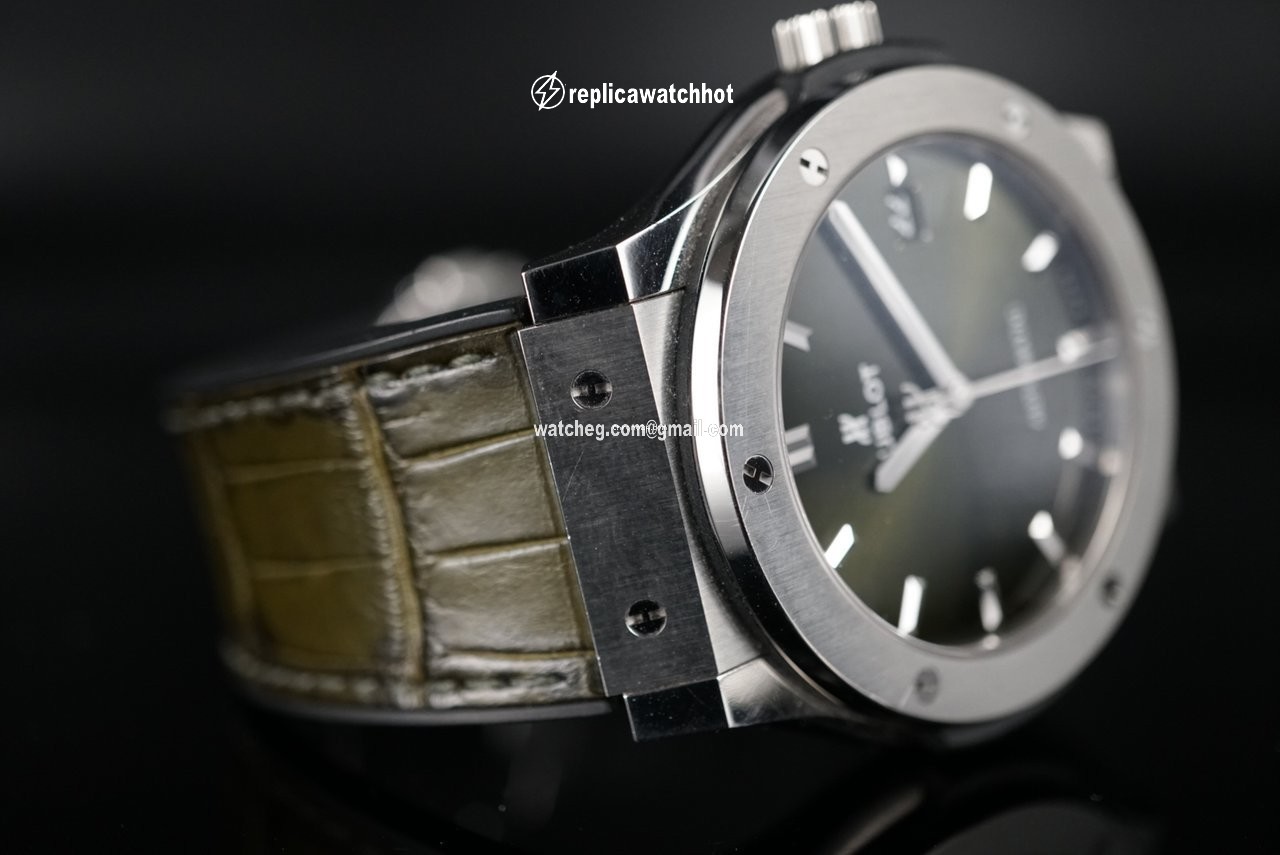 Hublot Classic Fusion 45, 42, 38, 33 mm Mens watch Unisex Automatic Titanium 511.NX.8970.LR 2