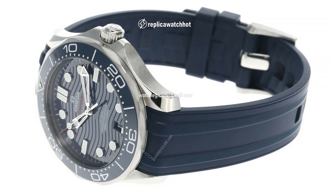 Omega Seamaster Diver 300 M Automatic Steel 210.32.42.20.03.001 21032422003001 2