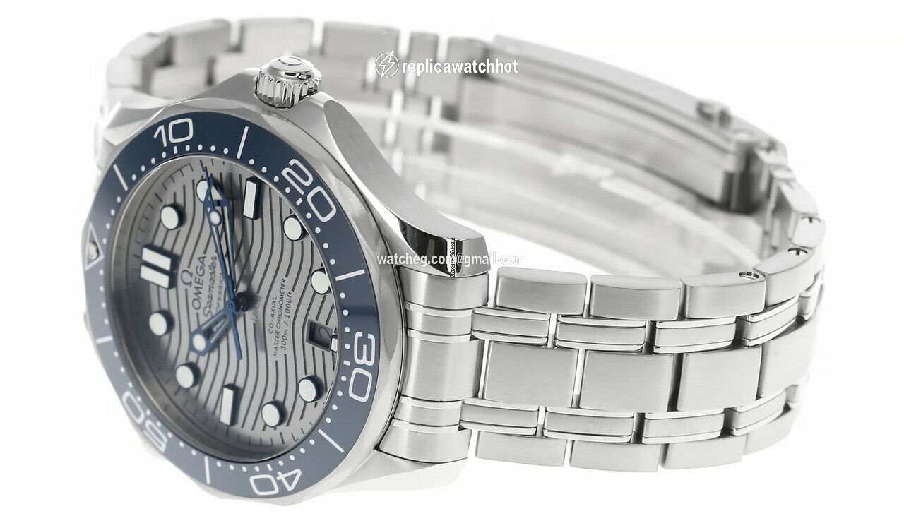 Omega Seamaster Diver 300 M Automatic Steel 210.30.42.20.06.001 21030422006001 2