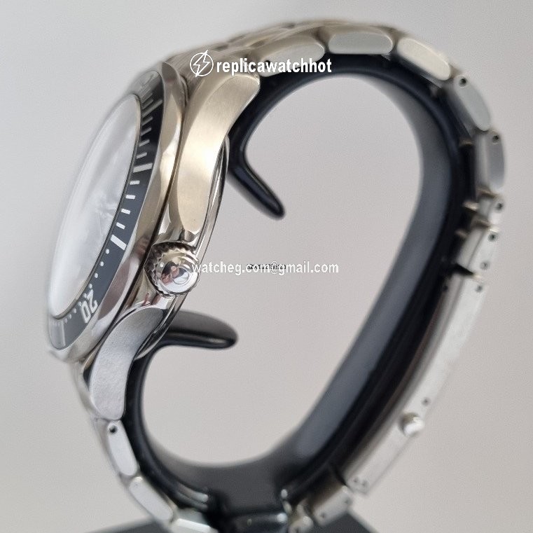 Omega Seamaster Diver 300 M Mens watch Unisex Automatic Steel 212.30.41.20.01.001 2