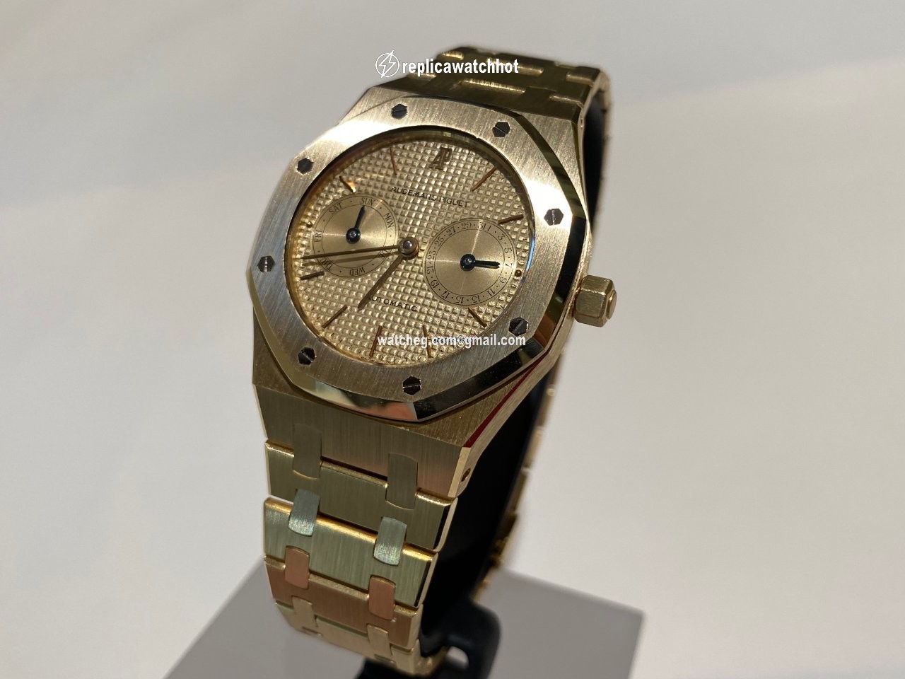 Audemars Piguet Royal Oak Day-Date Mens watch Unisex Automatic Yellow gold 25572BA.OO.0789BA.01 2