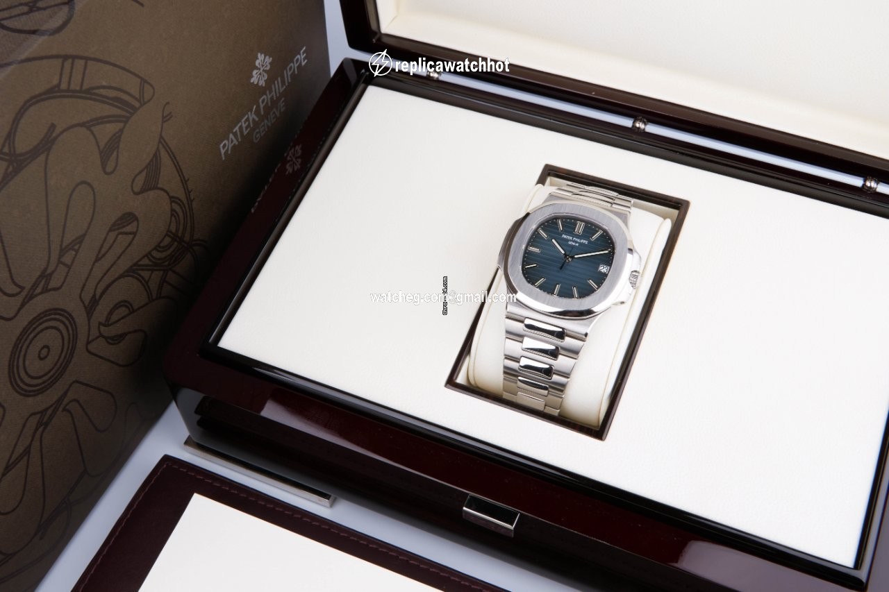 Patek Philippe Nautilus Mens watch Unisex Automatic Steel 5711 1A-001 2