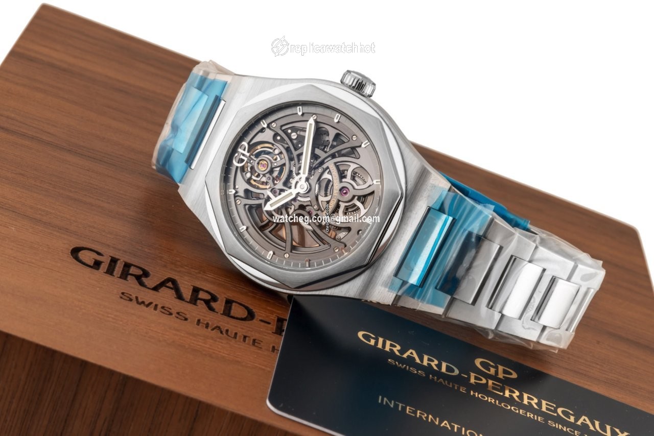 Girard Perregaux Laureato Mens watch Unisex Automatic Steel 81015-11-001-11A 2