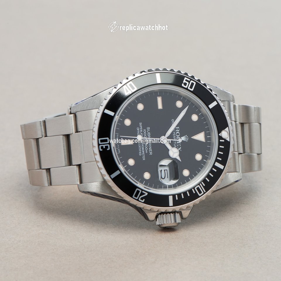 Rolex Submariner Date Mens watch Unisex Steel Automatic 168000 2