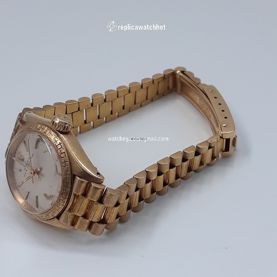 Rolex Oyster Perpetual 26 Womens watch Yellow gold Automatic 6802 2