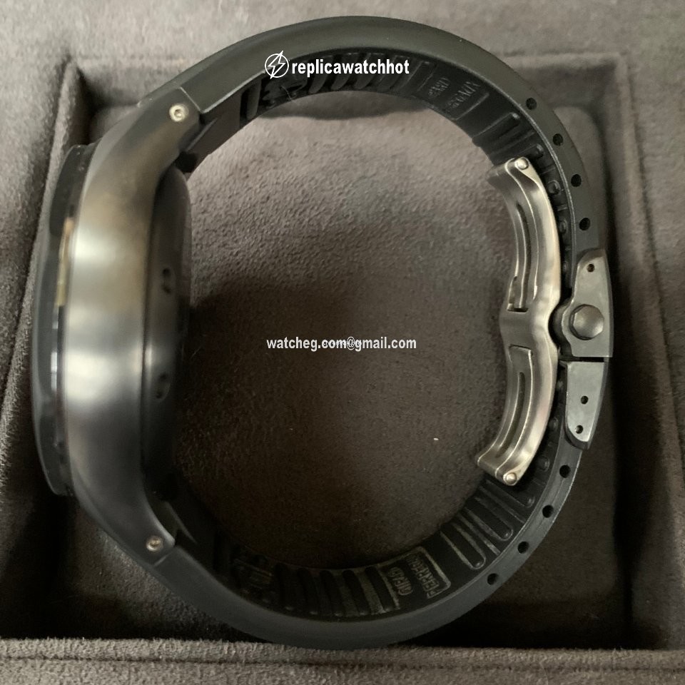 Girard Perregaux Laureato Mens watch Unisex Automatic Titanium 80175 2