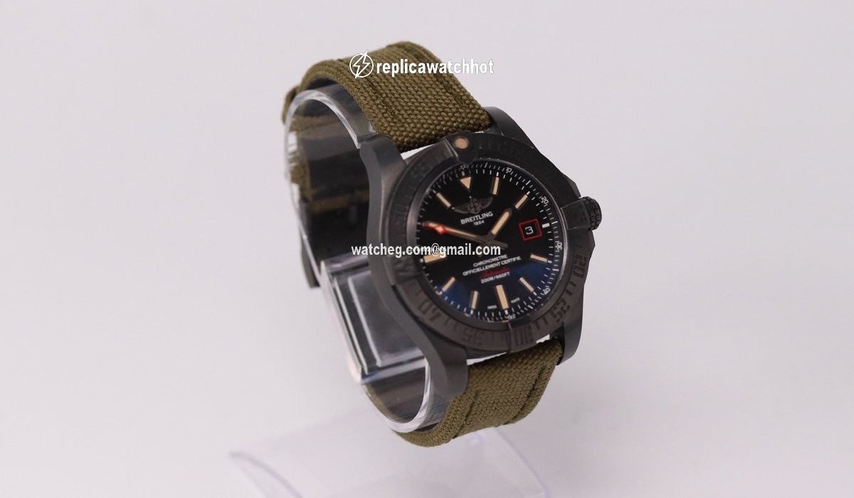 Breitling Avenger Blackbird 44 Automatic Titanium V1731110  BD74 2