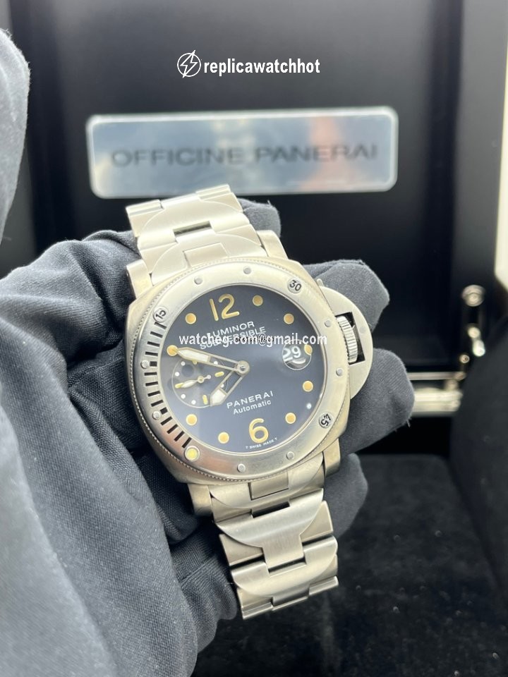 Panerai Luminor Submersible Mens watch Unisex Automatic Titanium PAM 00106 2