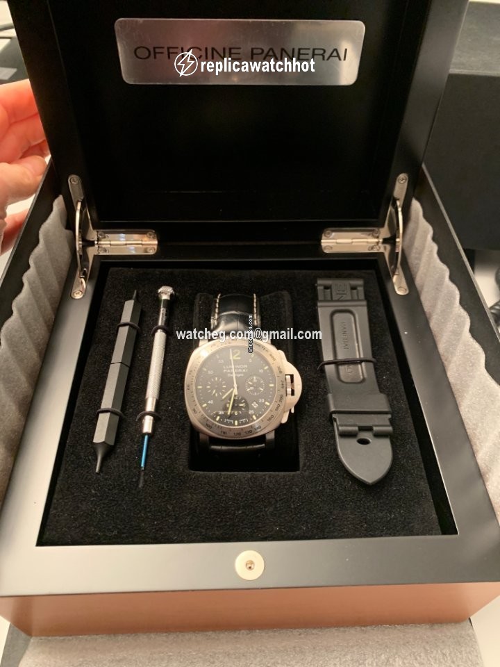 Panerai Luminor Chrono Mens watch Unisex Automatic Steel PAM 00250 2