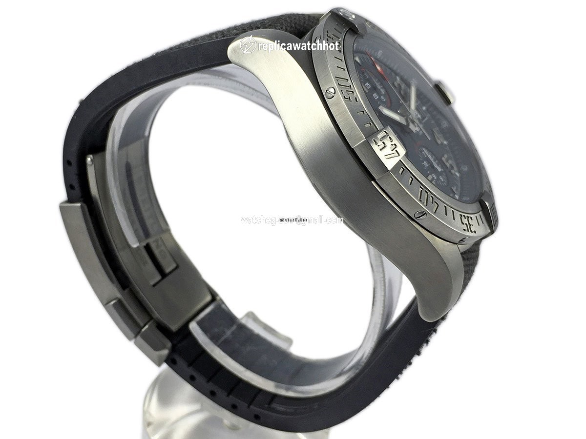 Breitling Avenger Bandit Mens watch Unisex Automatic Titanium E1338310 M534 253S E20DSA.2 2