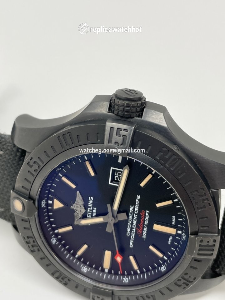 Breitling Avenger Blackbird Mens watch Unisex Automatic Titanium V1731010 BD12 100W 2