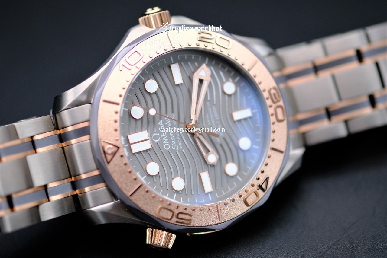 Omega Seamaster Diver 300 M Mens watch Unisex Automatic Titanium 210.60.42.20.99.001 2