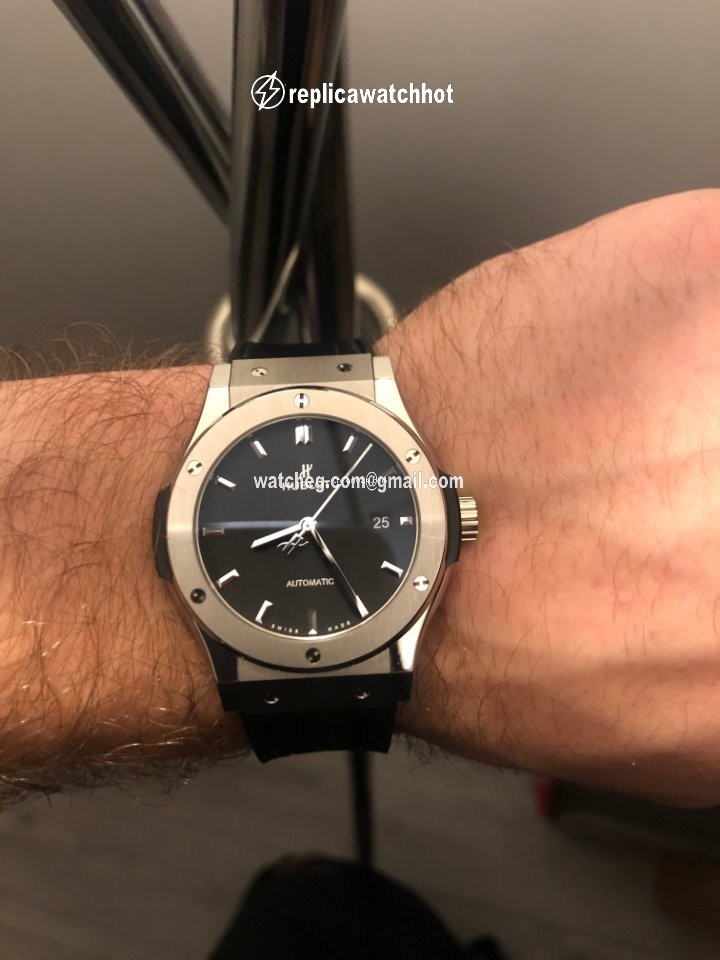 Hublot Classic Fusion 45, 42, 38, 33 mm Mens watch Unisex Automatic Titanium 542.NX.1171.LR 2