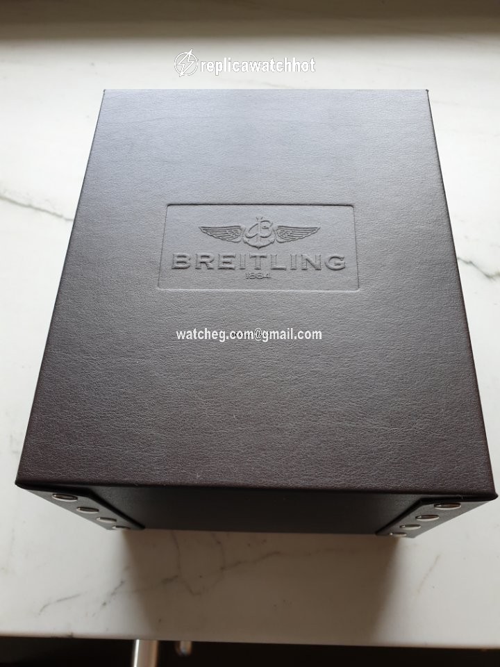 Breitling Avenger Hurricane Mens watch Unisex Automatic Carbon XB0180E4|BF31|284S|X20D.4 2