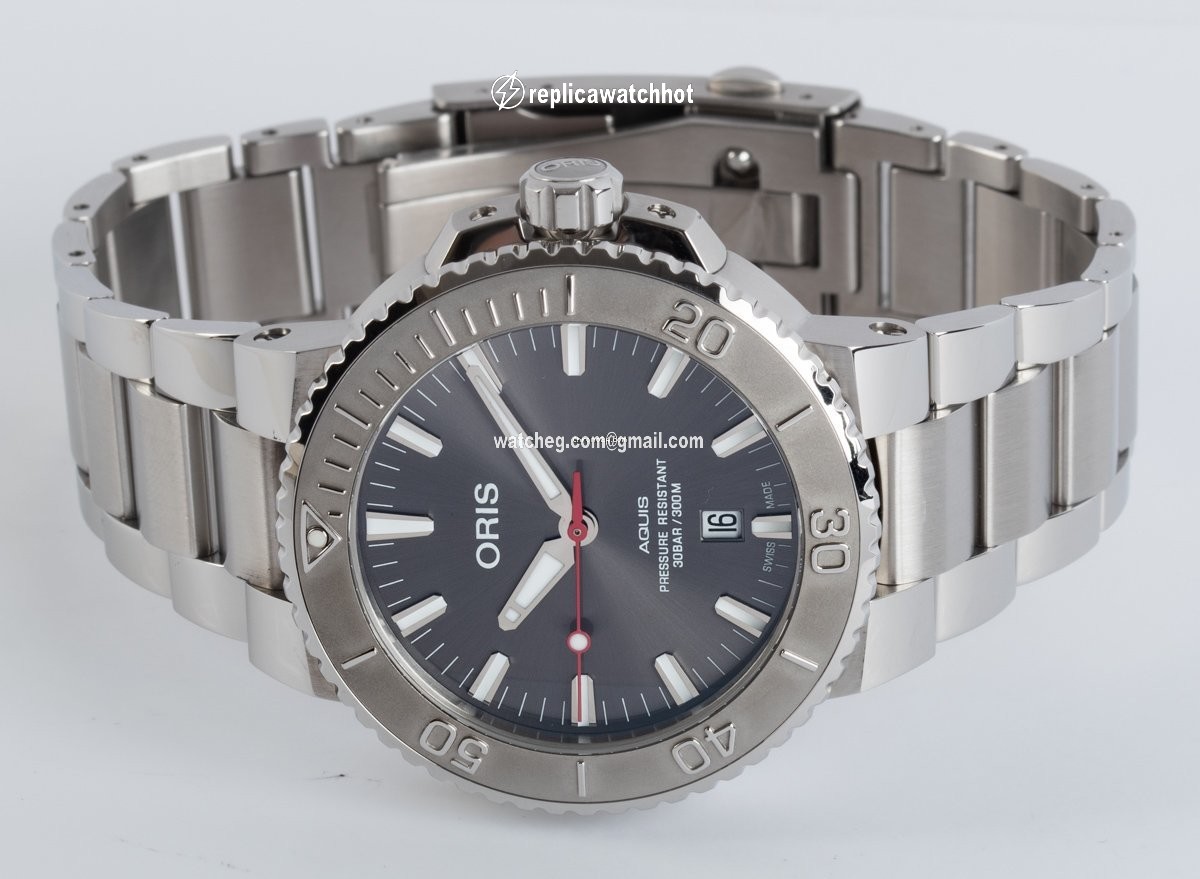 Oris Aquis Date Mens watch Unisex Automatic Steel 01 733 7730 4153-07 8 24 05PEB 2