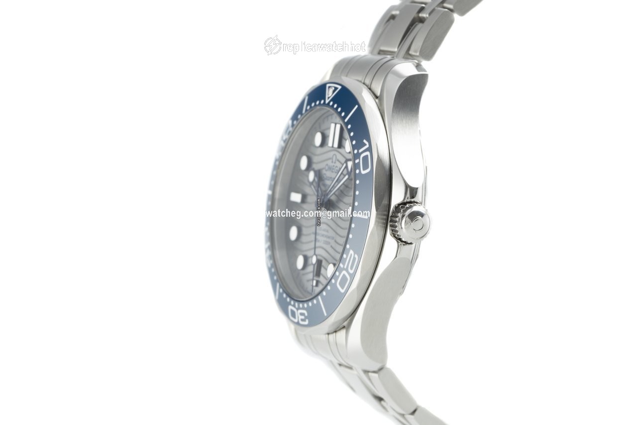 Omega Seamaster Diver 300 M Mens watch Unisex Automatic Steel 210.30.42.20.06.001 2
