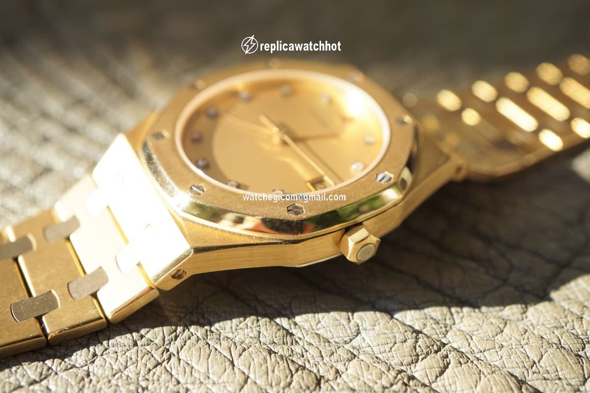 Audemars Piguet Royal Oak Mens watch Unisex Quartz Yellow gold 6023 2