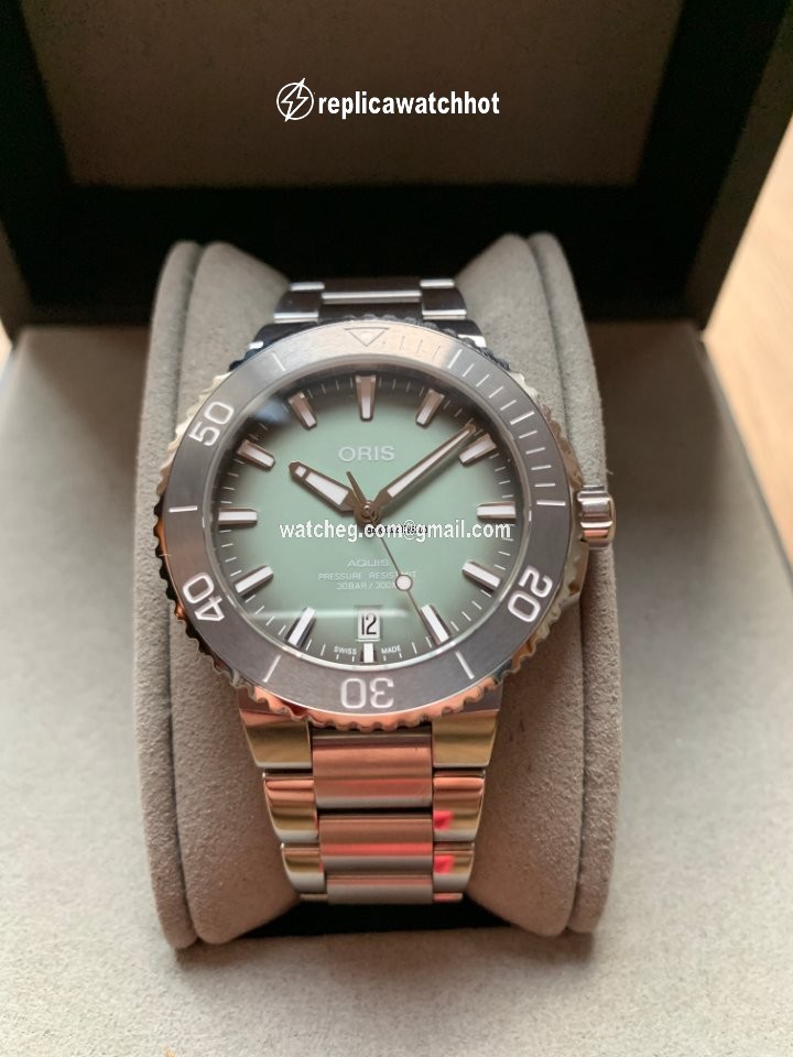 Oris Aquis Date Mens watch Unisex Automatic Steel 01 733 7732 4137-07 8 21 05PEB 2