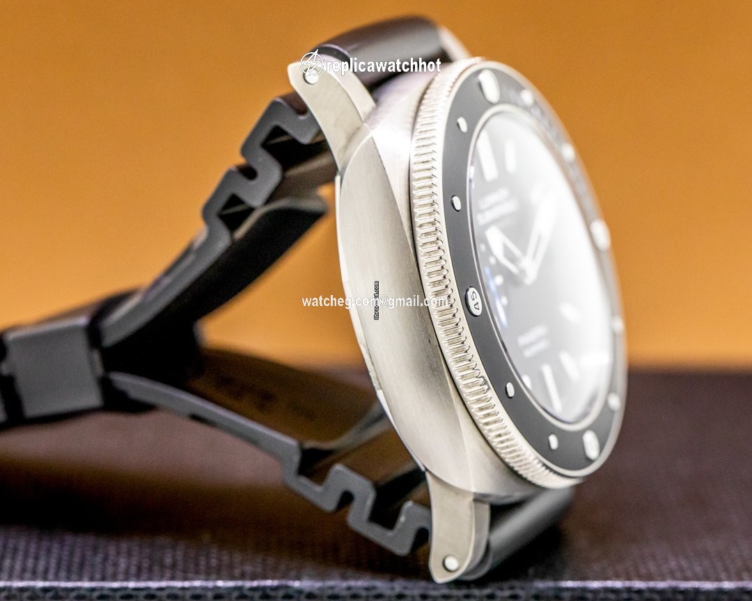 Panerai Luminor Submersible 1950 3 Days Automatic Mens watch Unisex Automatic Titanium PAM01389 2