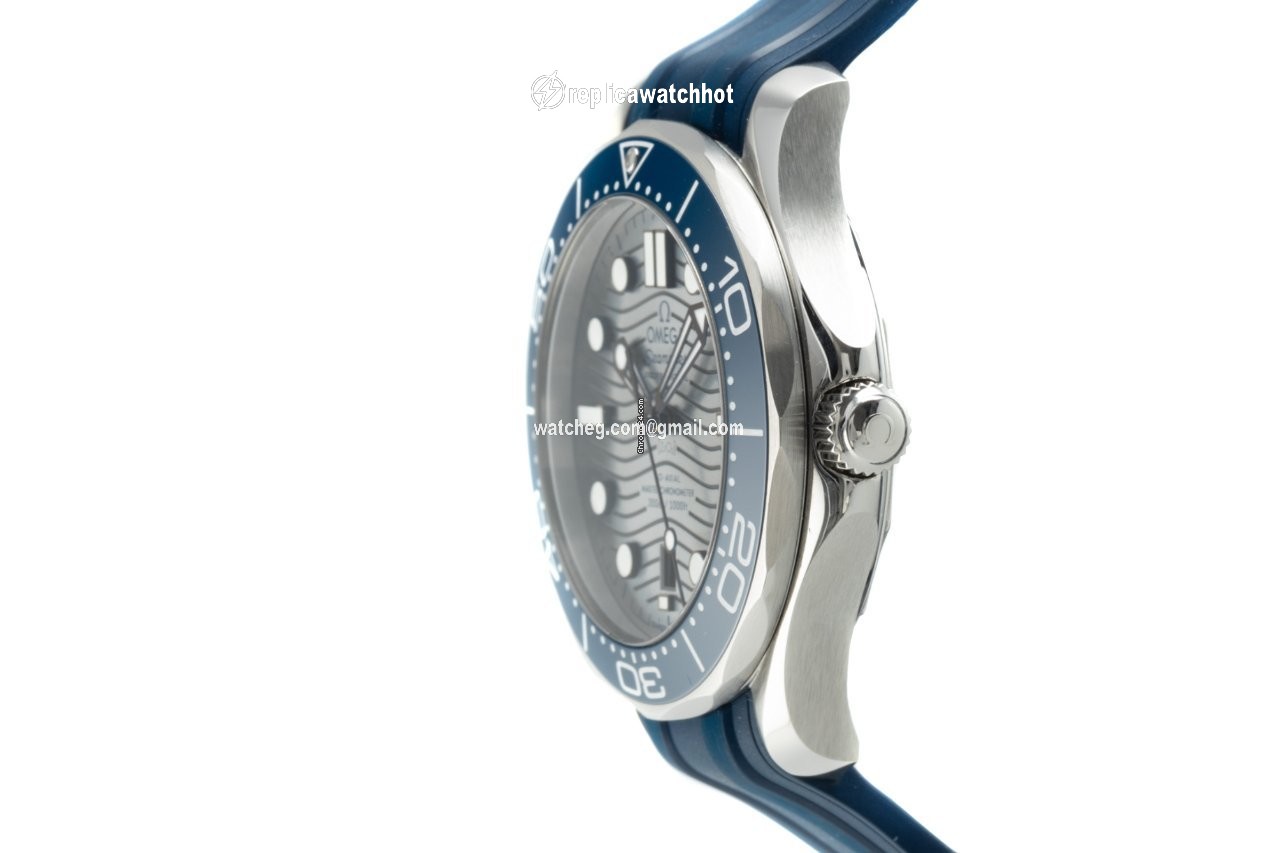 Omega Seamaster Diver 300 M Mens watch Unisex Automatic Steel 210.32.42.20.06.001 2