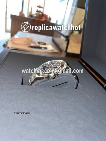Vacheron Constantin Overseas Mens watch Unisex Automatic White gold 4300V 120G-B945 2
