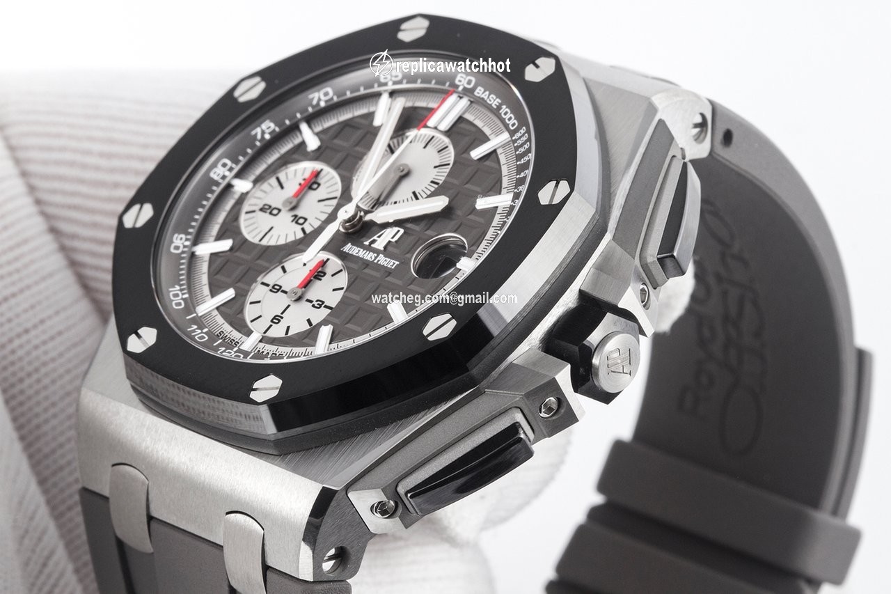 Audemars Piguet Royal Oak Offshore Chronograph Mens watch Unisex Automatic Titanium 26400IO.OO.A004CA.01 2