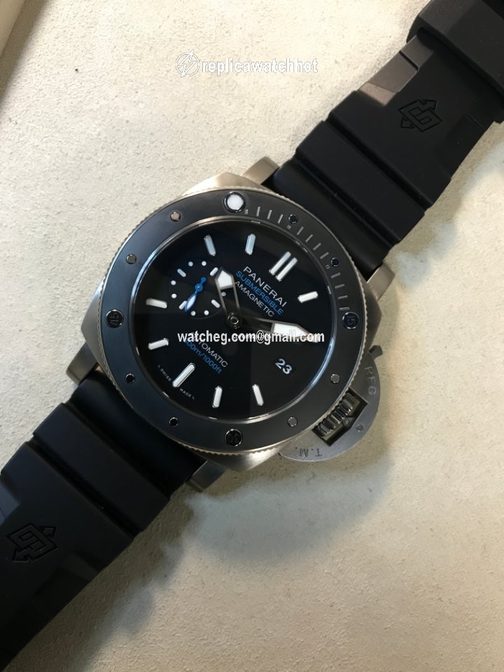 Panerai Luminor Submersible 1950 3 Days Automatic Mens watch Unisex Automatic Titanium PAM 01389 2