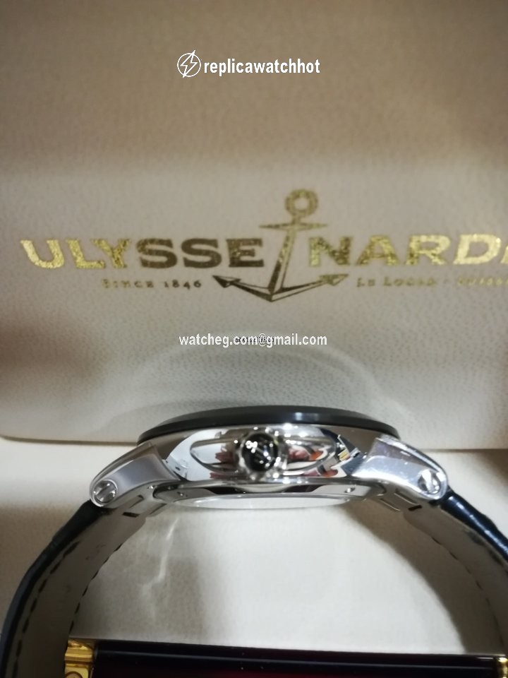 Ulysse Nardin Executive Dual Time Mens watch Unisex Automatic Steel 243-00-3 42 3