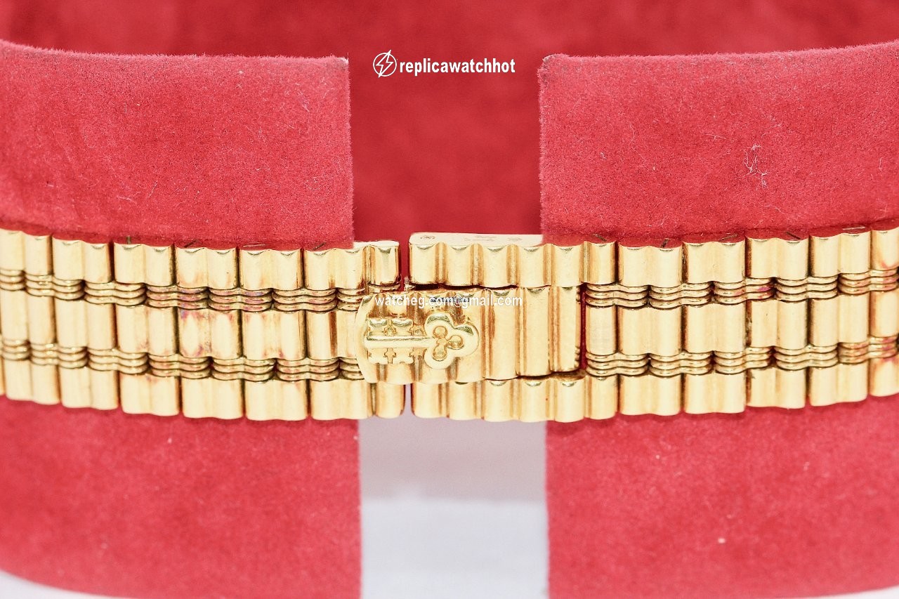 Corum Romvlvs Womens watch Quartz Yellow gold 50.221.65 3